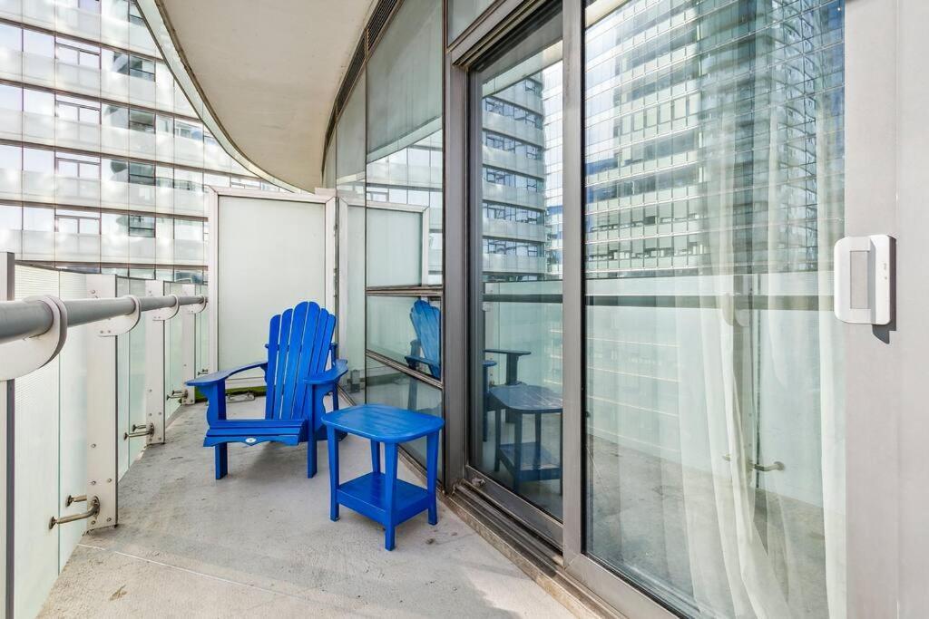 Luxury Condo - Steps To Everything - Balcony View Toronto Exterior photo