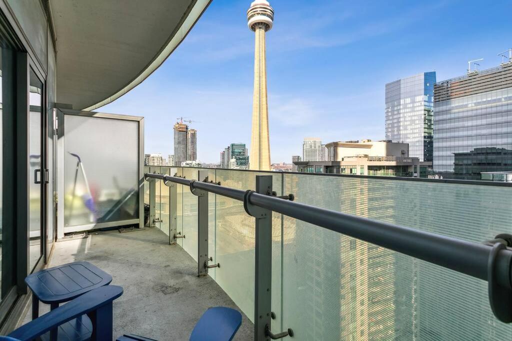 Luxury Condo - Steps To Everything - Balcony View Toronto Exterior photo